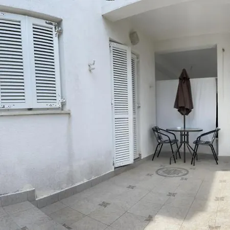 Apartment Dub Ii Vantacici